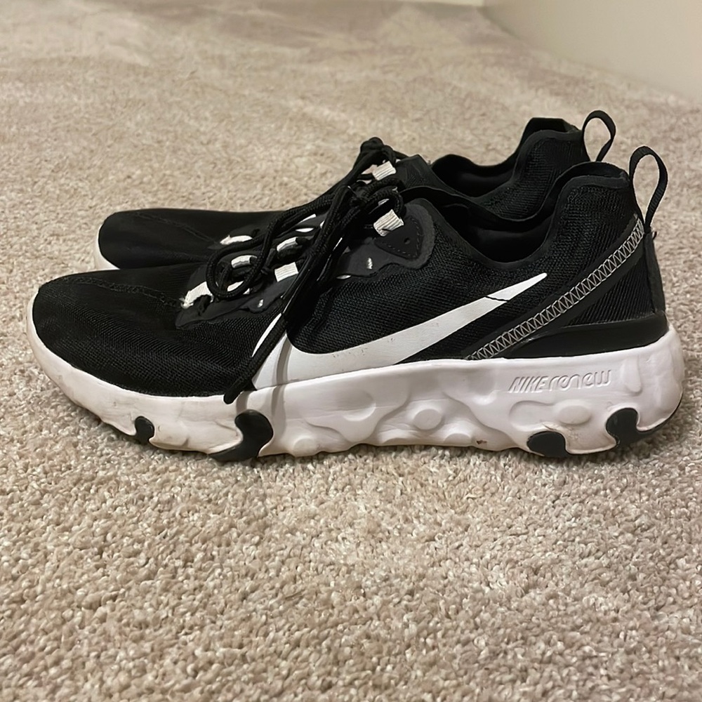 Youth 7 black Nike renews